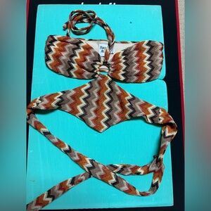 Halter top with cutouts Size US 4